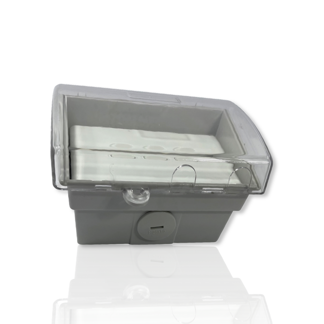 Weather proof 3 gang SWITCH & Protected WATER PROOF Enclosure Lock Clear Lid GPO
